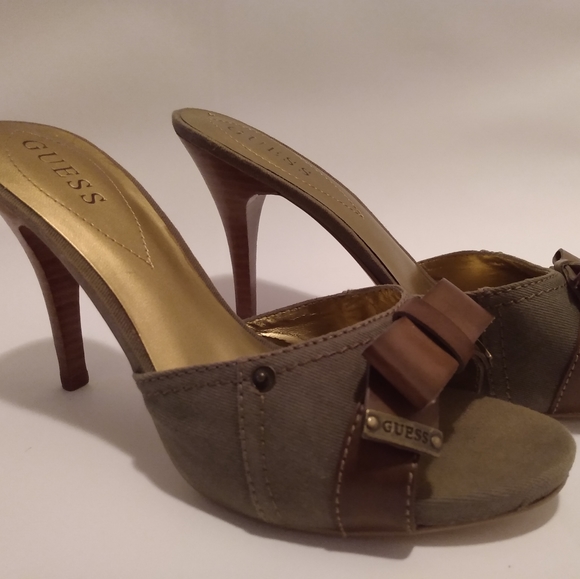 GUESS Army Green w/leather bow Heel - Picture 2 of 8
